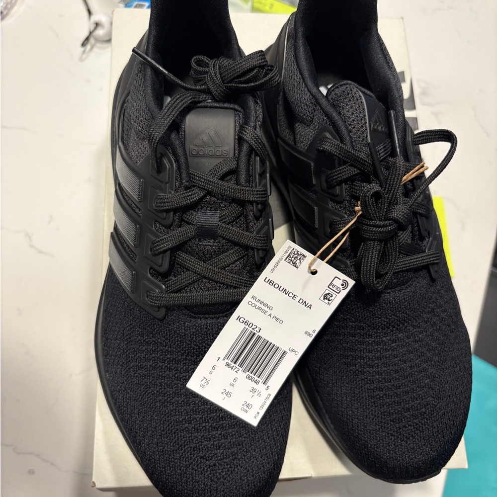 Brand New Authentic Women’s Adidas Ubounce DNA Size 7.5